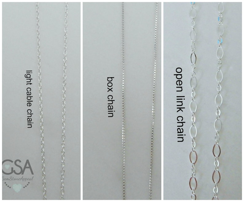 Peut inclure: Trois types de cha&icirc;nes en argent&nbsp;: cha&icirc;ne &agrave; c&acirc;ble l&eacute;ger, cha&icirc;ne &agrave; maillons carr&eacute;s et cha&icirc;ne &agrave; maillons ouverts. Les cha&icirc;nes sont affich&eacute;es verticalement sur un fond blanc.