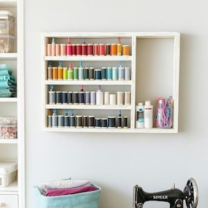 Organizador de carretes de hilo de madera: decoración rústica para sala de costura