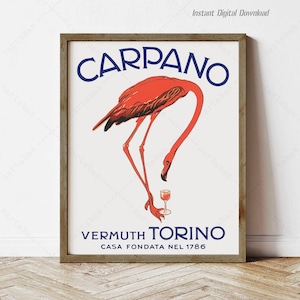 Può includere: Un poster vintage incorniciato per Carpano Vermouth Torino. Il poster presenta un fenicottero rosso che si china verso un bicchiere di vermouth. Il testo "CARPANO" è arcuato sopra il fenicottero, con "VERMUTH TORINO" e "CASA FONDATA NEL 1786" sotto.