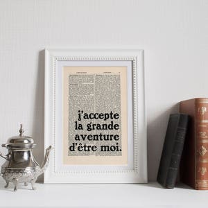 Citation Simone de Beauvoir Impression sur une page ancienne, j'accepte la grande aventure d'être moi image 2