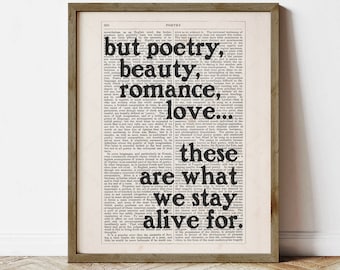 Può includere: Una stampa d'arte stampabile in bianco e nero con uno sfondo di pagina di libro vintage. Il testo sulla pagina recita: "but poetry, beauty, romance, love... these are what we stay alive for."