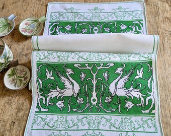 Vintage Assisi Embroidery Linen Table Runner – Italian Hand-Embroidered White and Bright Green Linen