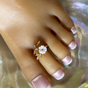 Toe Ring/Flower Toe Ring/Crystal Vine Toe Ring/White Shell Flower Toe Ring/Gold Toe Ring/Crystal Branch Toe Ring