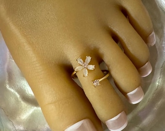 Toe Ring/Flower Toe Ring/ Opal Flower Toe Ring/Gold Toe Ring/Opal Pedal Flower Toe Ring/Adjustable Toe Ring