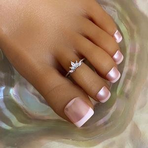 Toe Ring/Adjustable  Silver Toe Ring/Princess Toe Ring/Crystal Crown Toe Ring/Crown Toe Ring/Princess Crown Toe Ring
