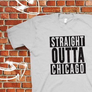 Tout droit sorti de Chicago, Compton Meme, t-shirt graphique, t-shirt, t-shirt NWA, oeuvre d'art originale. Couleur personnalisée disponible.
