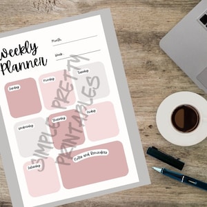 Peut inclure: Un planificateur hebdomadaire imprimable avec un schéma de couleurs rose et gris. Le planificateur a des espaces pour chaque jour de la semaine, ainsi qu'une section notes et rappels.