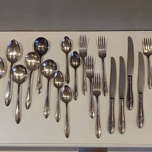 Set of 1946 Queen Bess Two Oneida Community Tudor Plate Silverplate Silverware Flatware Serving Set 22 piece-Queen Bess 11 Silverware Set