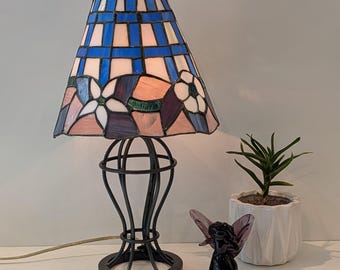 Lámpara vintage rara estilo Tiffany de México con vitral y base estilo jaula de pájaros - Lámpara Underwriters de vitral hecha a mano con pantalla marcada México