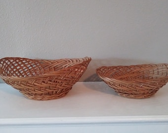 VTG Handwoven Wicker Basket Set of 2 Stackable Basket Bowls-Nesting Baskets-Farmhouse To Boho Wicker Baskets Fruit Bowl Bread Bowl Decor