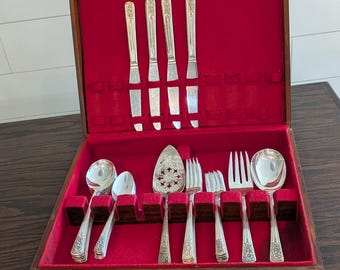 VERY RARE 40's Silver Belle Silver Plate Flatware Set Service for 6 With Only 4 Knives in Lined Wood Box Includes 31 pieces of Silverware