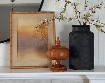 Pintura vintage RARA de Terauchi Jr. en acuarela (1891-1964): Escena de pagoda con agua enmarcada en madera de bambú. Estilo bohemio asiático. Pintura temprana de Terauchi.