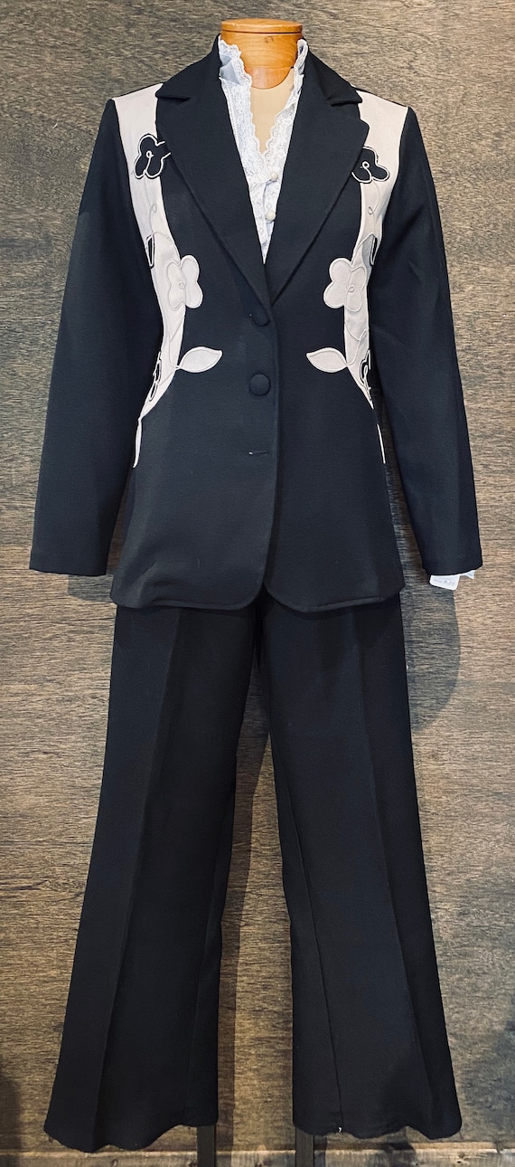 Incredible Cowgirl Vintage Western Black Embroider