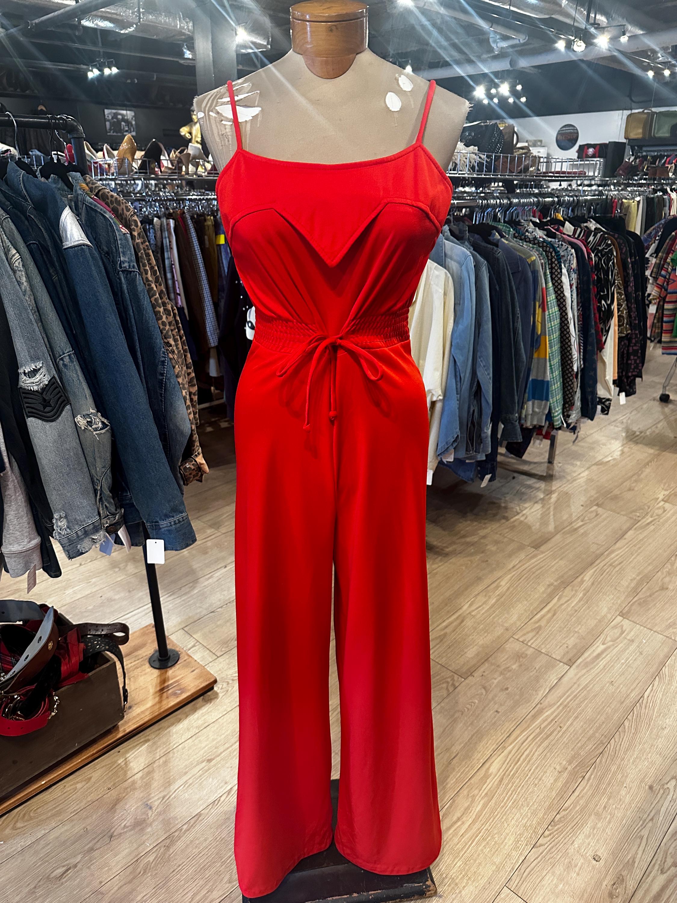 Combinaison rouge ample vintage des années 1970 France