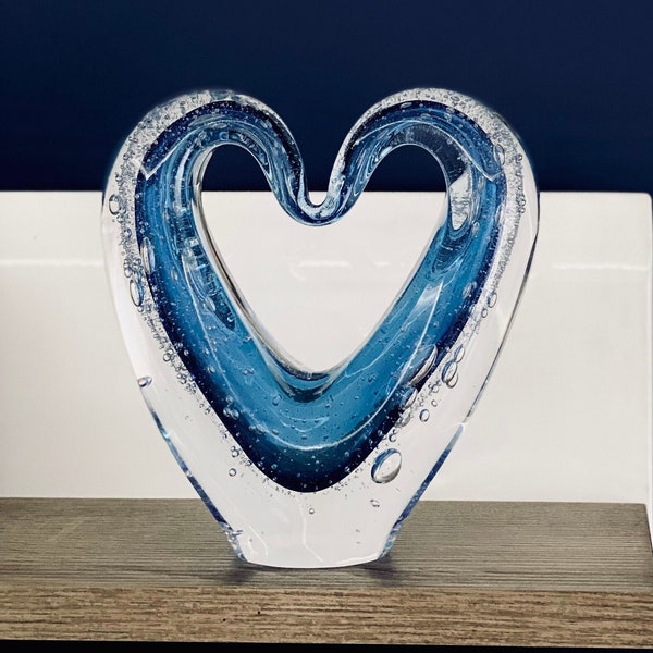 Große Kobalt Glas Herz Skulptur, blaue Herz Glas Figur mit Bubble Interieur, personalisiertes Hochzeits- oder Jubiläumsgeschenk