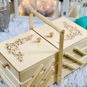 Grande boîte à couture en bois, boîte de rangement concentrina beige, coffret à couture crème avec motif de fleurs brûlées