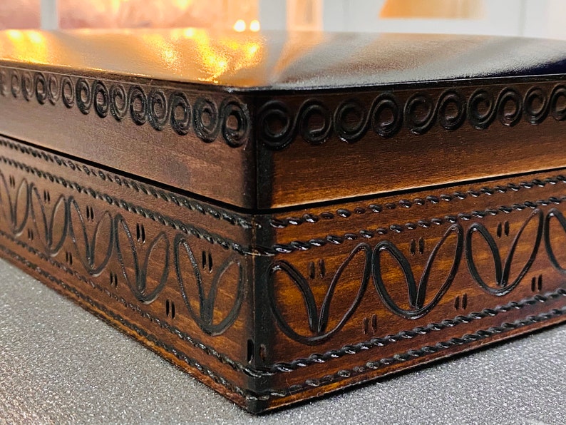 Boîte à bijoux en bois, cercueil brûlé brun pour bibelots, cercueil à bijoux élégant plat, boîte à bibelots lisse rustique image 5