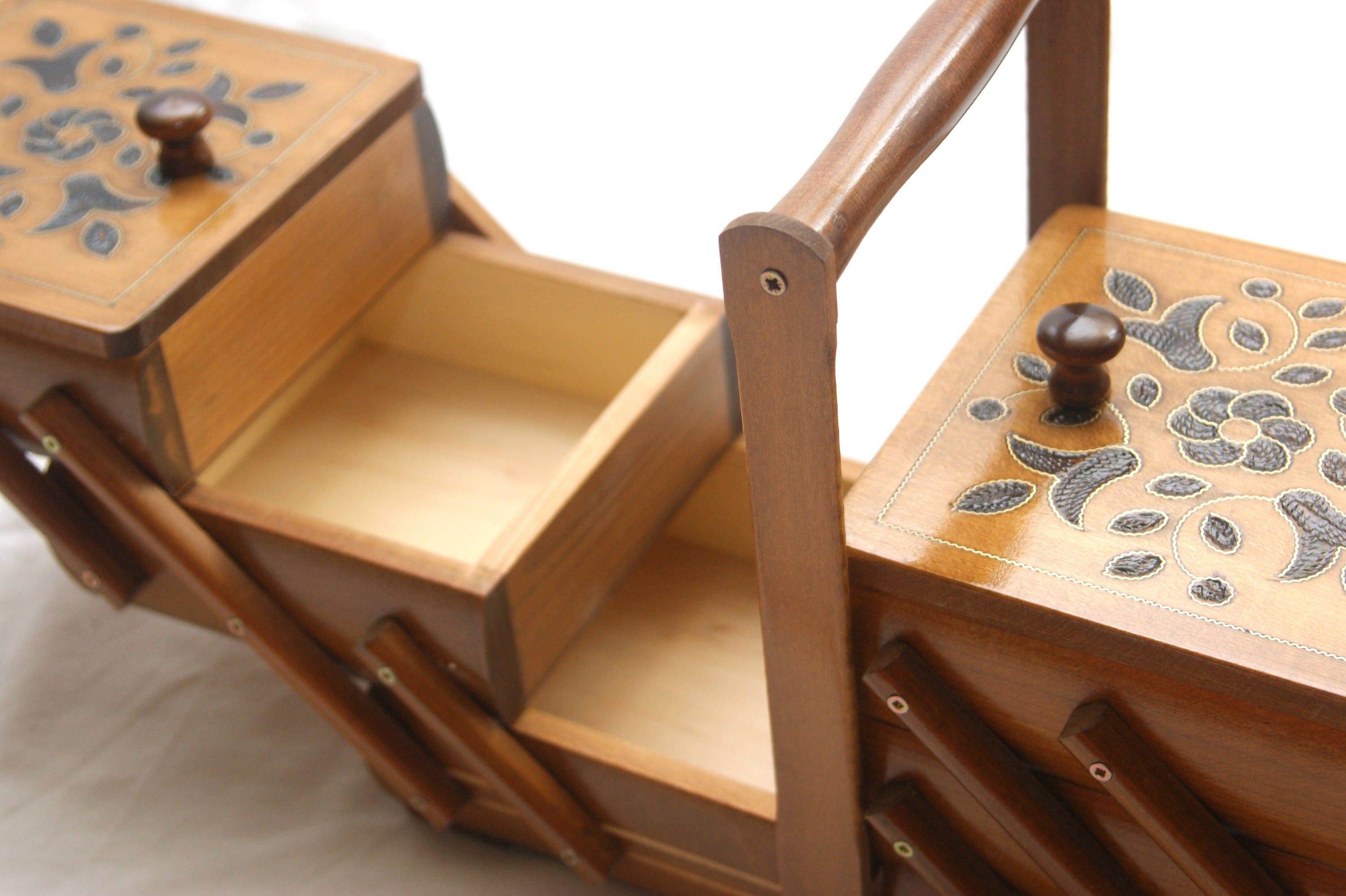 Large Wooden Sewing Box, Oak-color Concentrina Storage Box, Cantilevered  Wooden Accordion Box With Inlaid Floral Design 