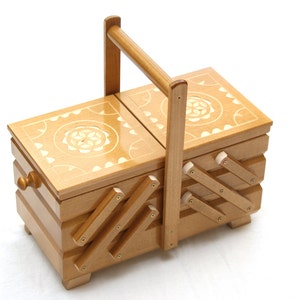 Boîte à couture en bois, boîte de rangement concentrina couleur chêne, boîte accordéon en bois en porte-à-faux avec motif géométrique sculpté