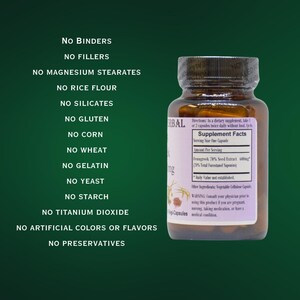 Puede incluir: Una botella de vidrio marr&oacute;n con una etiqueta blanca que dice "Informaci&oacute;n nutricional" y enumera los ingredientes y el tama&ntilde;o de la porci&oacute;n. La botella est&aacute; etiquetada como "Herbal" y tiene un fondo verde con un dise&ntilde;o floral. La botella est&aacute; libre de aglutinantes, rellenos, estearato de magnesio, harina de arroz, silicates, gluten, ma&iacute;z, trigo, gelatina, levadura, almid&oacute;n, di&oacute;xido de titanio, colorantes o sabores artificiales y conservantes.