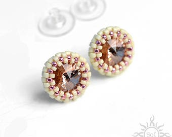 VINTAGE ROSE - Creme Beige rosa halblange Ohrstecker Toho Samen mit Swarovski-Kristallen auf Sterling Silber Beiträge