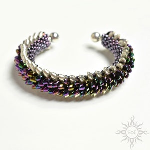 SYNIR - lila silbernes Drachenschuppe-Manschettenarmband mit Toho und Miyuki-Samen; einzigartiges Geschenk,handgemachter, Fantasie