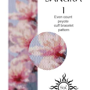 Op de afbeelding: Een digitaal patroon voor een peyote manchetarmband met even telling. Het ontwerp heeft een bloemenpatroon met roze en rode bloesems op een lichtblauwe achtergrond. Het woord "SAKURA" staat bovenaan, met de tekst "Even count peyote cuff bracelet pattern".