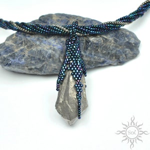 VINVELI II dunkelblaue altsilberne Perlenkette mit Auraquarz und Hämatit einzigartig EICHE romantischer Schmuck handgefertigt Bild 3