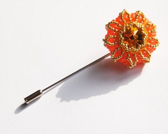 SOLIS - orangefarbene Perlenbrosche (Anstecknadel) mit Swarovski Topas Kristall; einzigartiger handgefertigter, origineller, handgefertigter Schmuck; Frühling, Sommer, Herbst