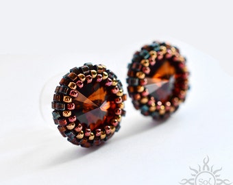 SMOKED TOPAZ - braune Ohrstecker mit Toho und Miyuki Samen und Swarovski Kristallen auf SterlingSilber-Posts; Erdtöne