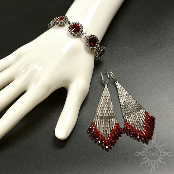 VENDI Old Silver Red Beadwoven Bracelet With Swarovski Crystals