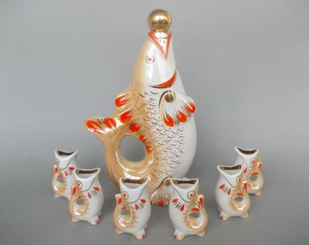 Ensemble de verres décoratifs en porcelaine et carafe en forme de poisson