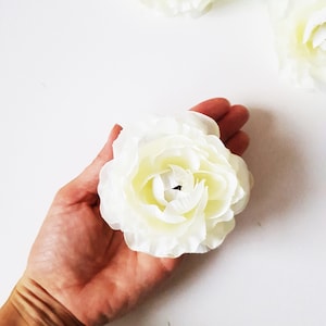 10 witte ranonkels, zijden bloemhoofdjes, kunstboterbloemen, kunstzijdebloemen, bloemen haaraccessoires Bloemenbenodigdheden DIY