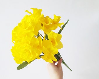 21 Heads Yellow Narcissus Bush with Green Leaves, Artificial Spring Flowers, Silk Daffodil, Hair Accessories, Supplies Fake Floral Stems