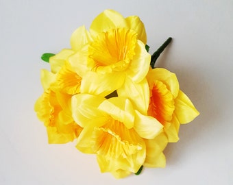 Narcisse jaune foncé avec feuilles vertes, fleurs printanières artificielles, jonquilles en soie artificielle, accessoires floraux pour cheveux, articles truqués