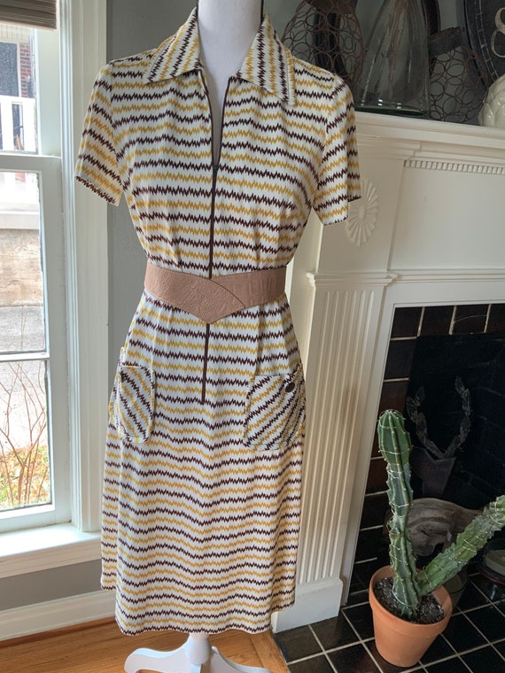 1970s Graphic zippered Dress with front pockets - image 1