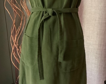 Vintage Green Velveteen Sleeveless Dress with front pockets and belt