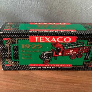 Texaco “1925 Kenworth Stake Truck” replica locking coin bank w/ key (1992) Stock#9385 by ERTL Company