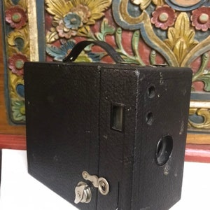 Eastman Kodak No. 2A Cartridge Hawk-eye Model B Camera