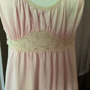 1970s 100% nylon Pink Night Gown