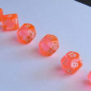 D&D Würfel Set Magnete Transparent Peach Bild 4