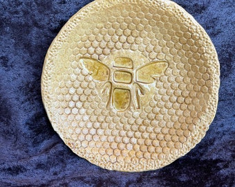 Bee dish/plate