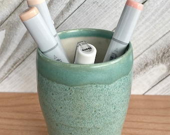 Small Handmade ceramic/pottery pot. Succulent pot, Planter pot.  Pen holder, Desk storage, pottery tumbler