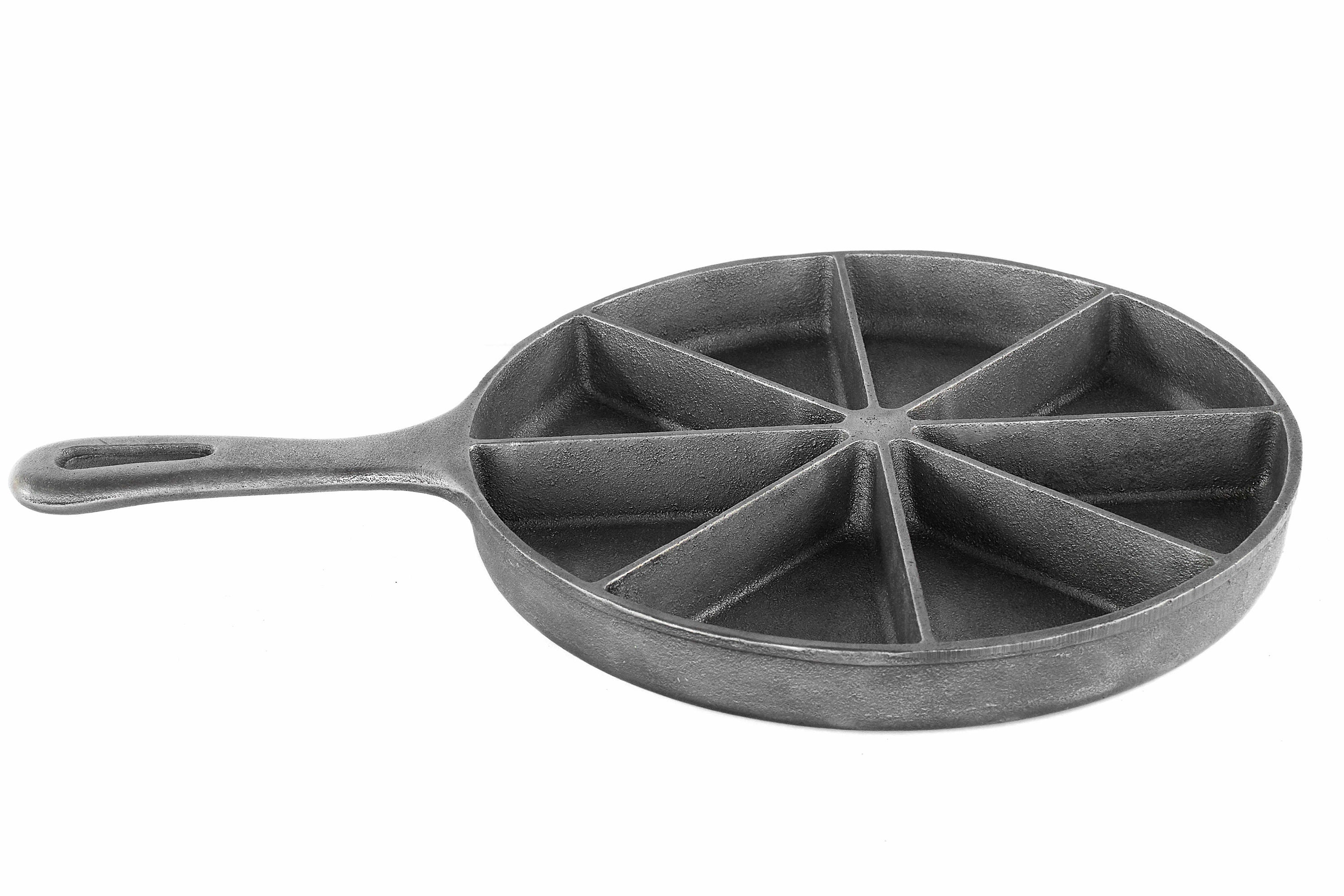 vintage-cast-iron-corn-bread-pan-slice-or-wedges-9-inch