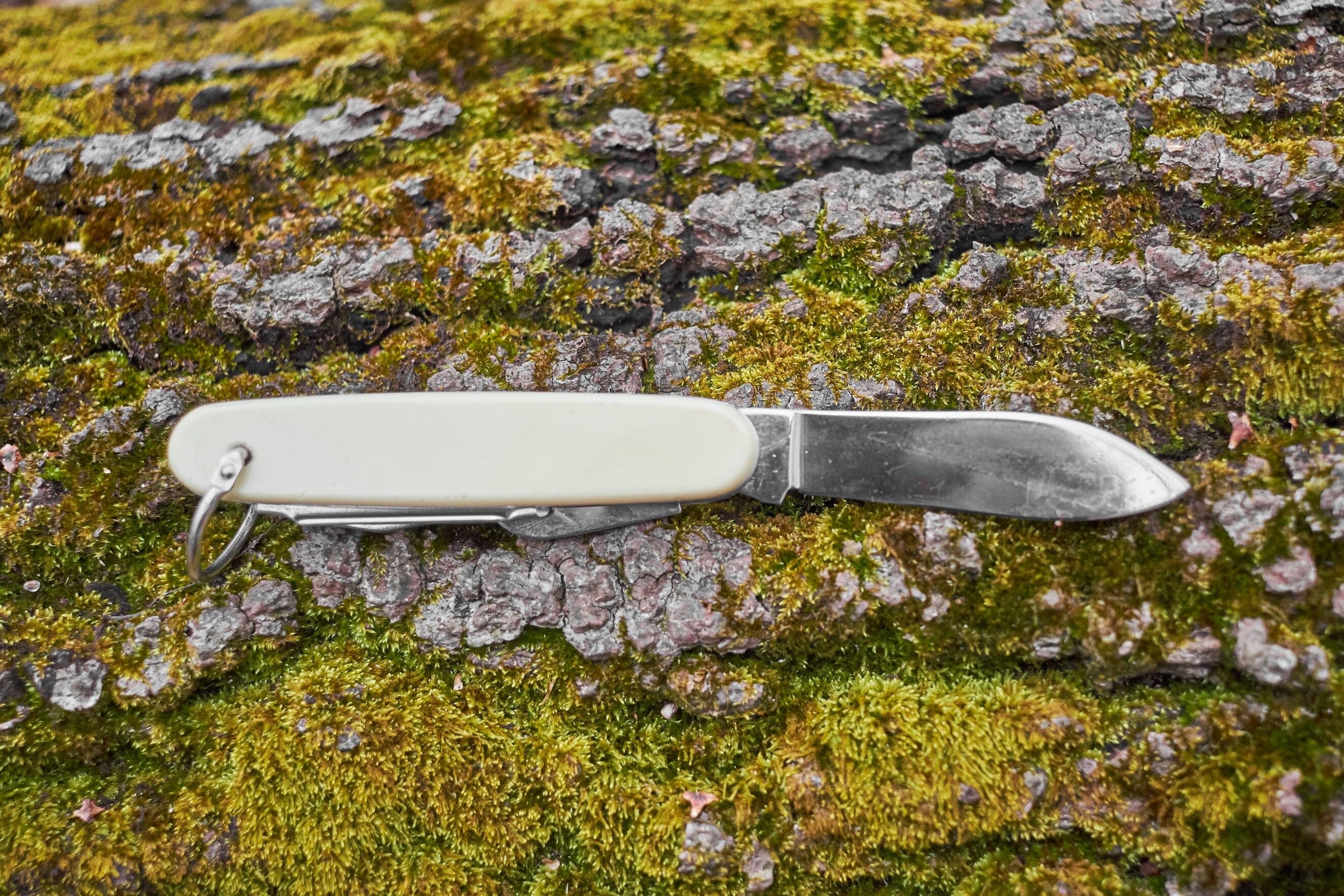 Boy Scout Pocket knife made by Imperial rare white color 4 blade