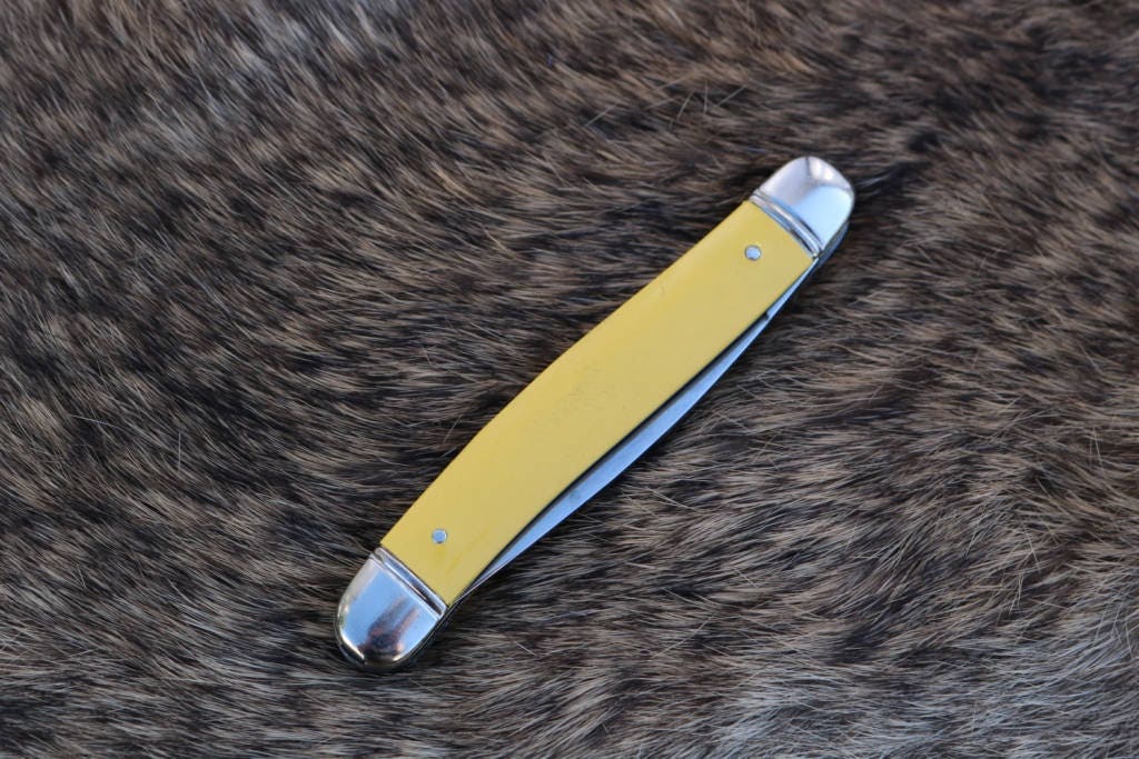 Vintage Yellow Imperial 2 blade pocket knife NOS (new old stock) never