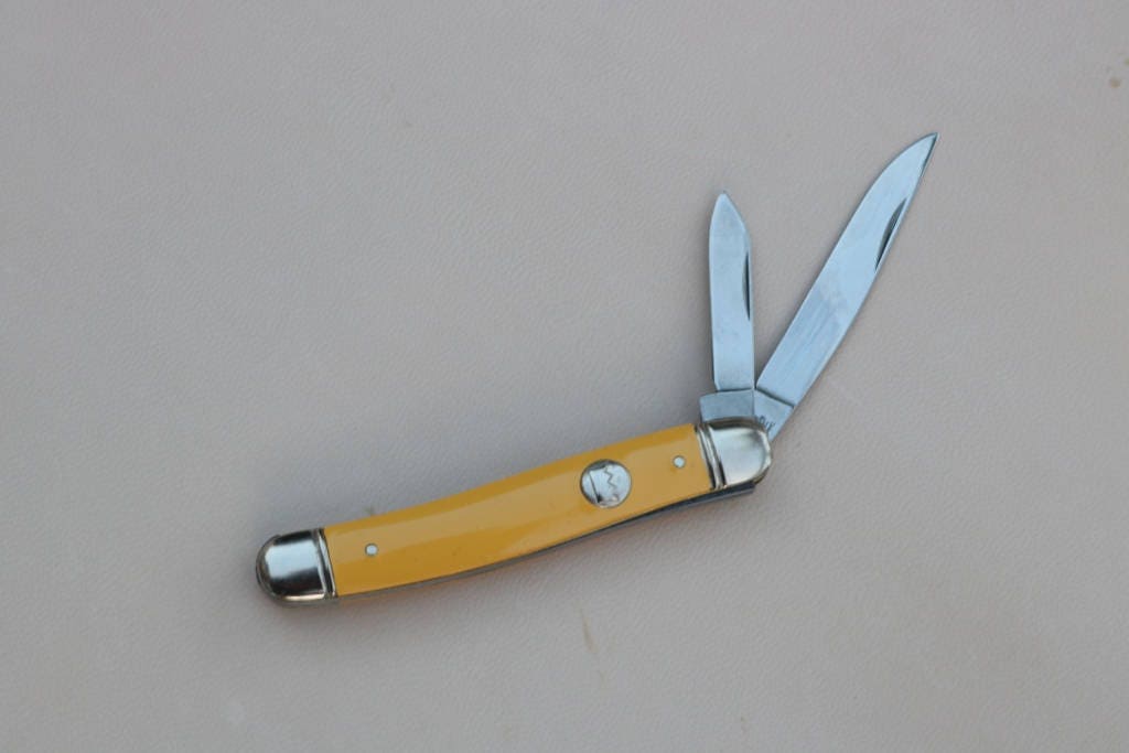 Yellow NOS Imperial 2 blade pocket knife