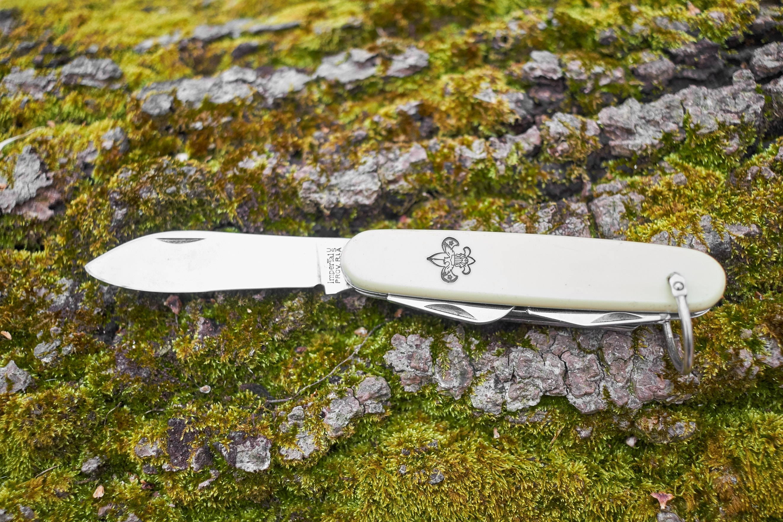 Boy Scout Pocket knife made by Imperial rare white color 4 blade