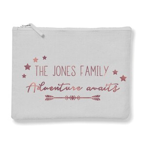 Monedero de viaje personalizado - Adventure Awaits - Portadocumentos de viaje - Monedero de viaje familiar - Regalo de luna de miel - Regalo de Navidad de viaje