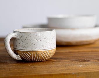 Handgeschnitzte Keramik Kaffeetasse: Große Steinzeug Keramik Tasse